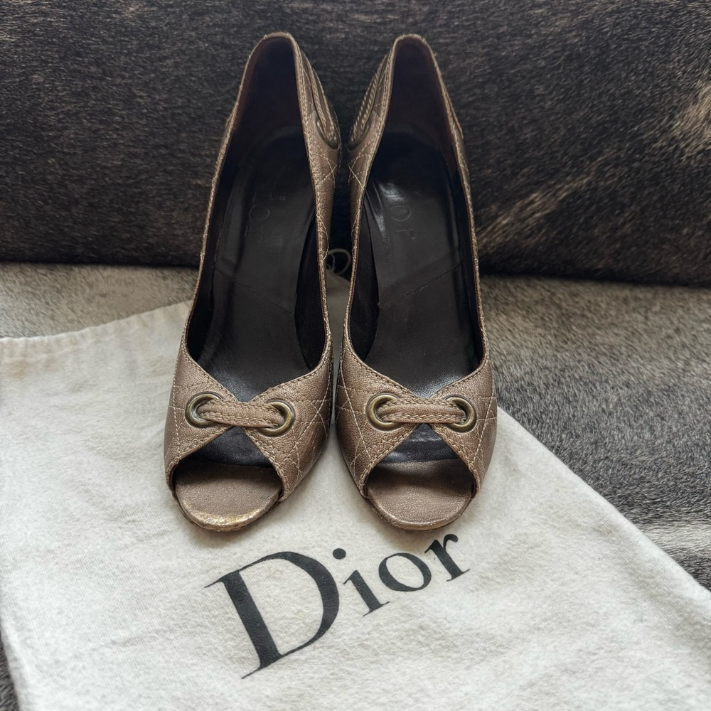 Vintage Christian Dior
Leather Cutout Accent Pumps